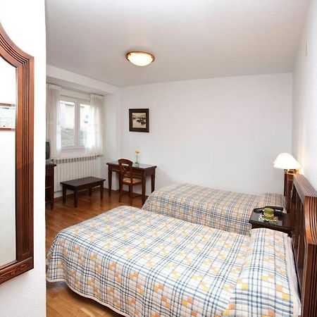 Hotel Avenida Yecla Luaran gambar