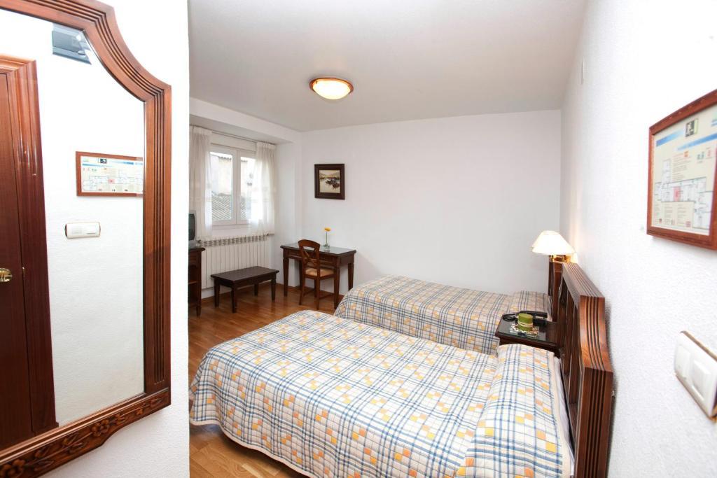 Hotel Avenida Yecla Luaran gambar