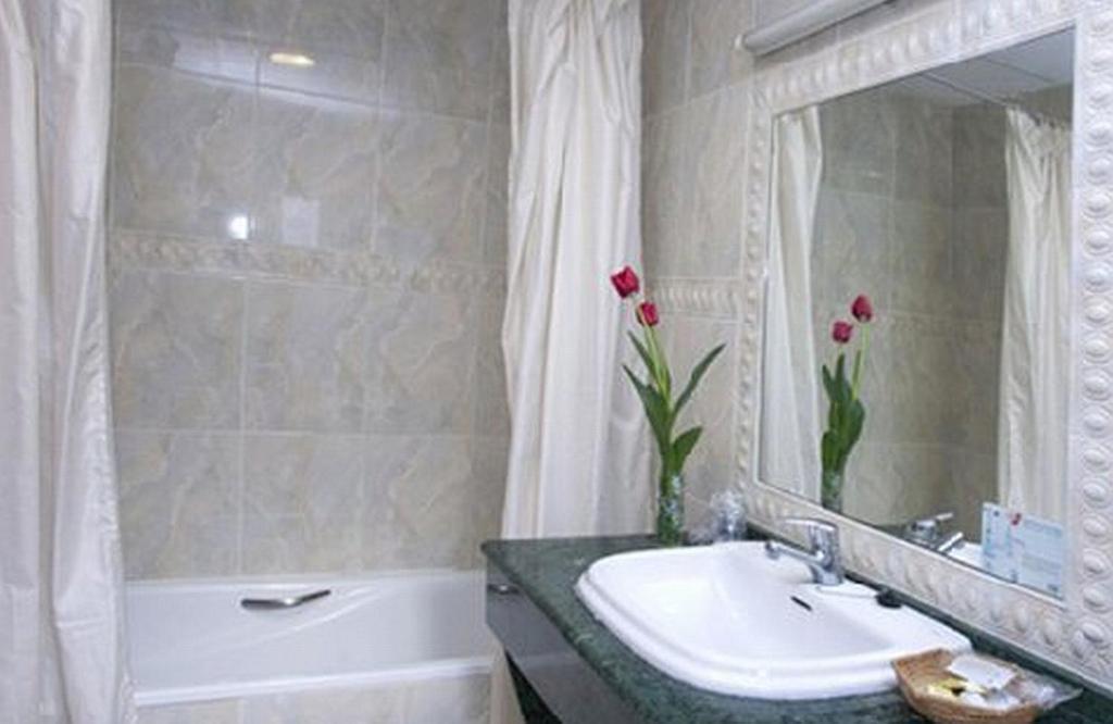Hotel Avenida Yecla Bilik gambar